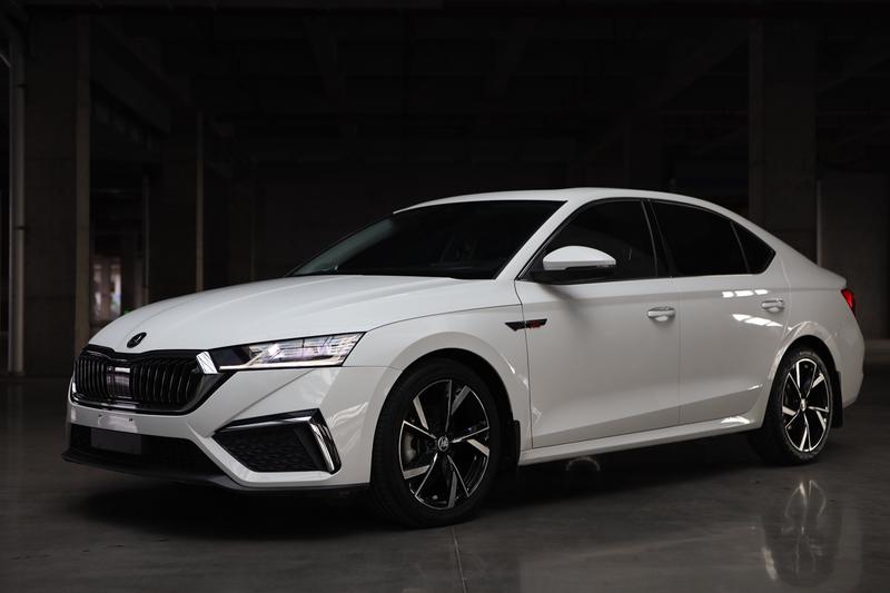 Skoda Octavia - фото 0