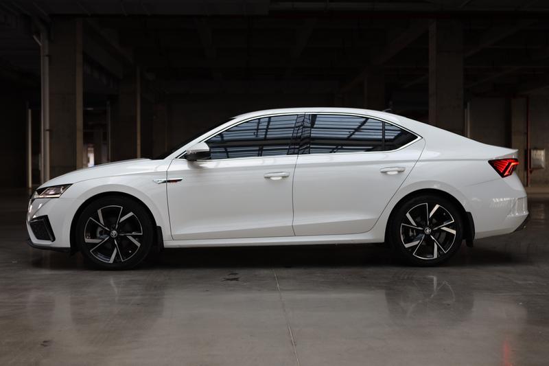 Skoda Octavia - фото 3
