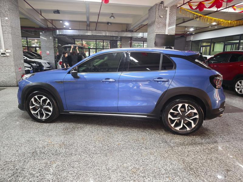 Lynk & Co 02 - фото 3
