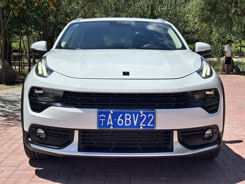 Lynk & Co 02 - фото 1