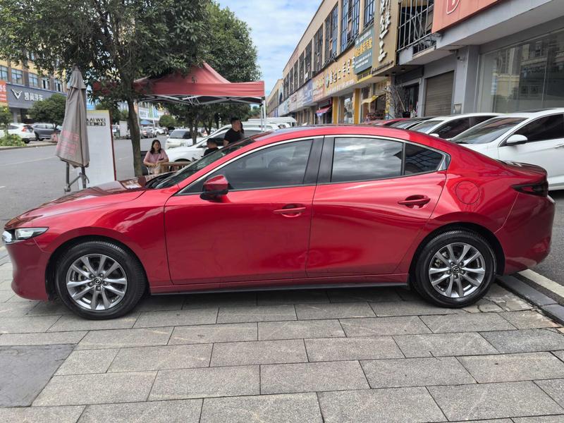 Mazda Mazda3 - фото 2