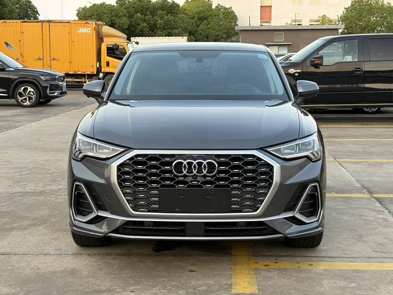 Audi Q3 Sportback - фото 1