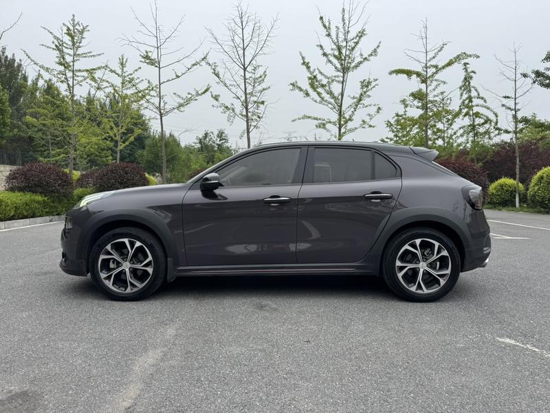 Lynk & Co 02 - фото 3
