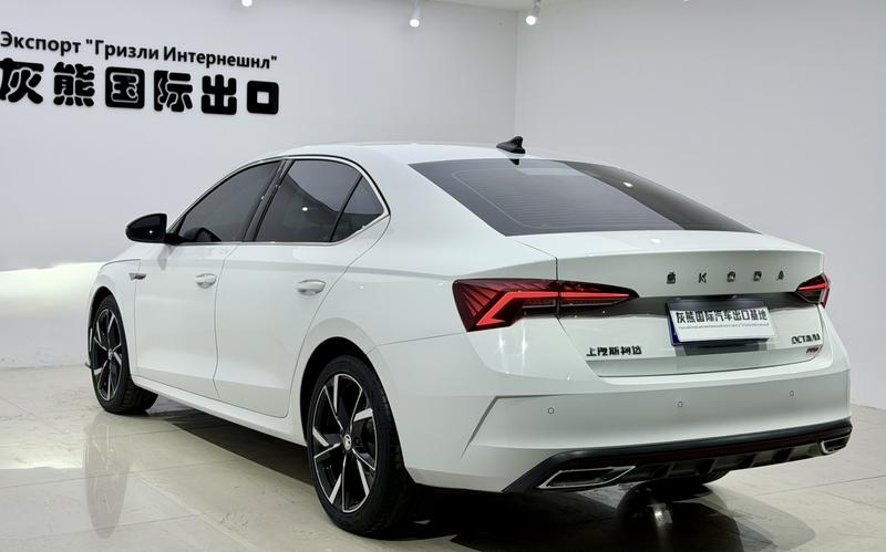 Skoda Octavia - фото 3