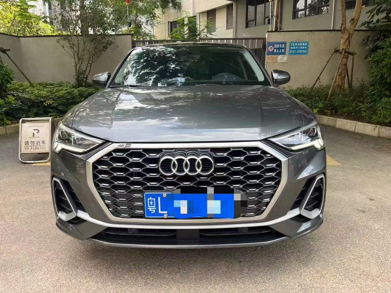 Audi Q3 Sportback - фото 1