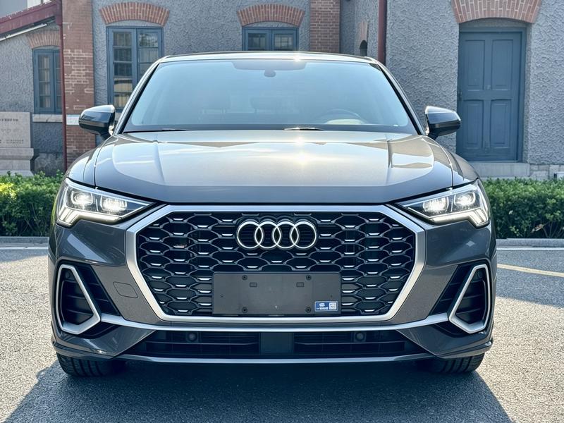 Audi Q3 Sportback - фото 1