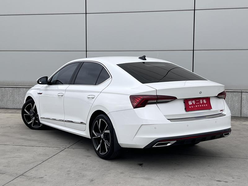Skoda Octavia - фото 3