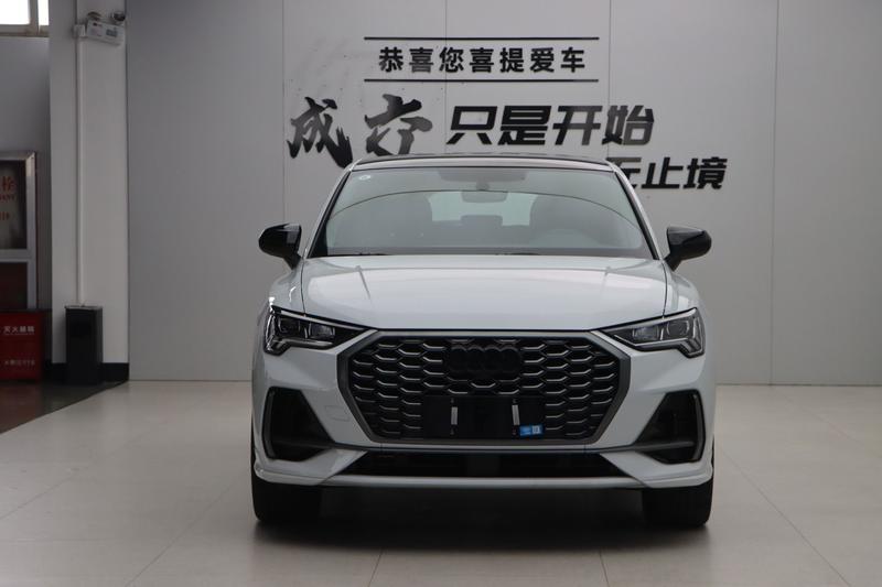 Audi Q3 Sportback - фото 1