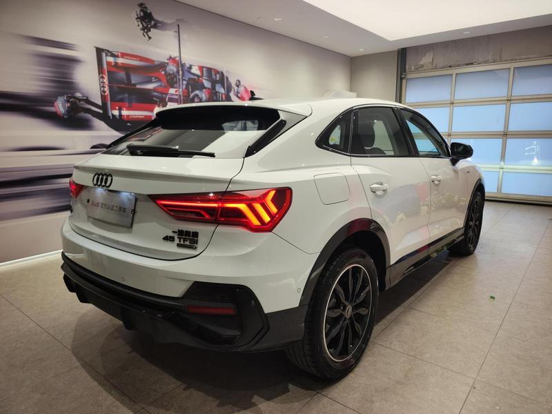 Audi Q3 Sportback - фото 3