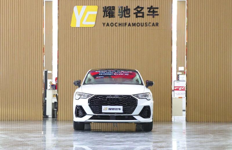 Audi Q3 Sportback - фото 1