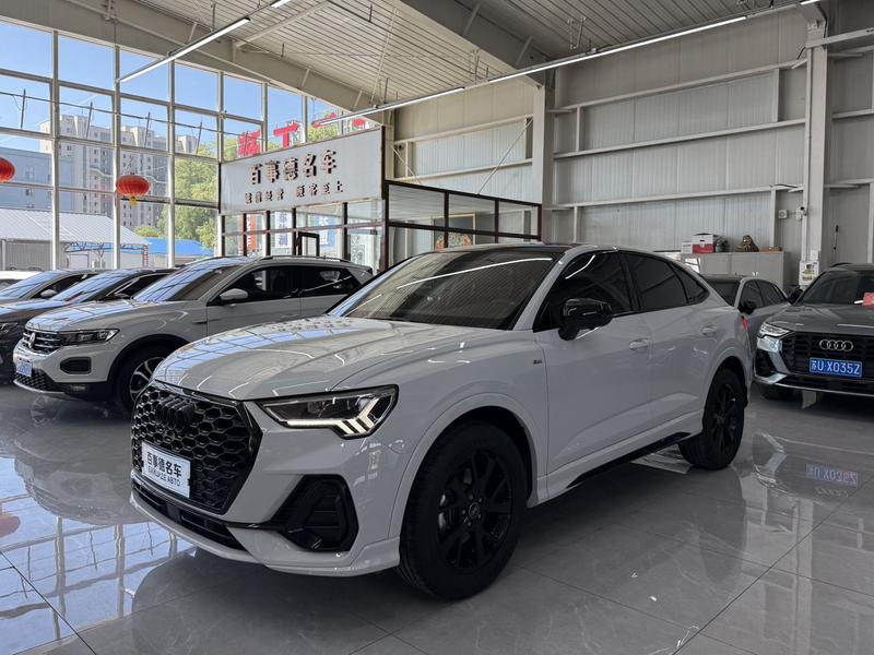 Audi Q3 Sportback - фото 0