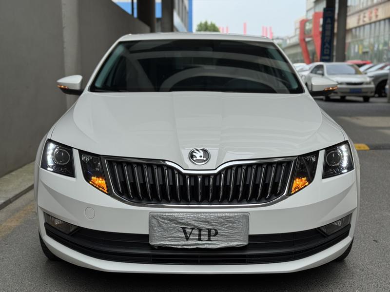 Skoda Octavia - фото 1