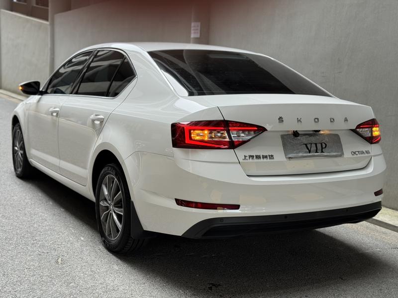 Skoda Octavia - фото 3