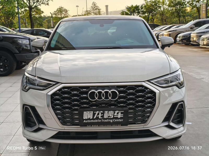 Audi Q3 Sportback - фото 1