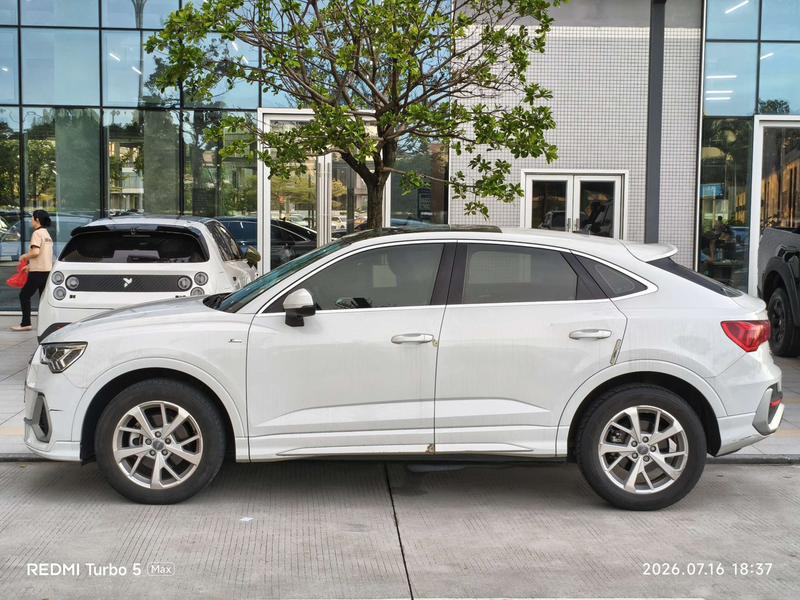 Audi Q3 Sportback - фото 2