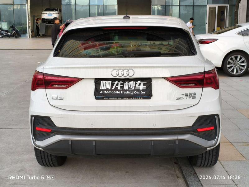 Audi Q3 Sportback - фото 3