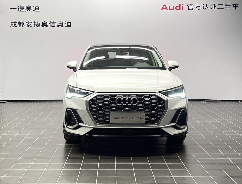 Audi Q3 Sportback - фото 1