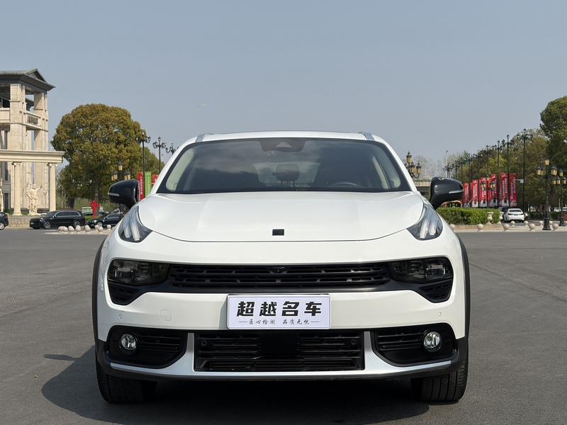 Lynk & Co 02 - фото 1
