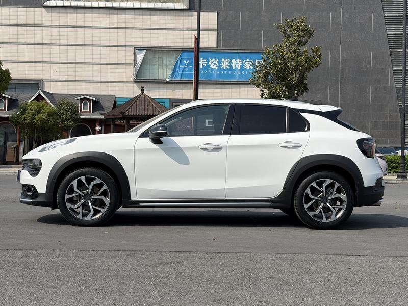 Lynk & Co 02 - фото 3