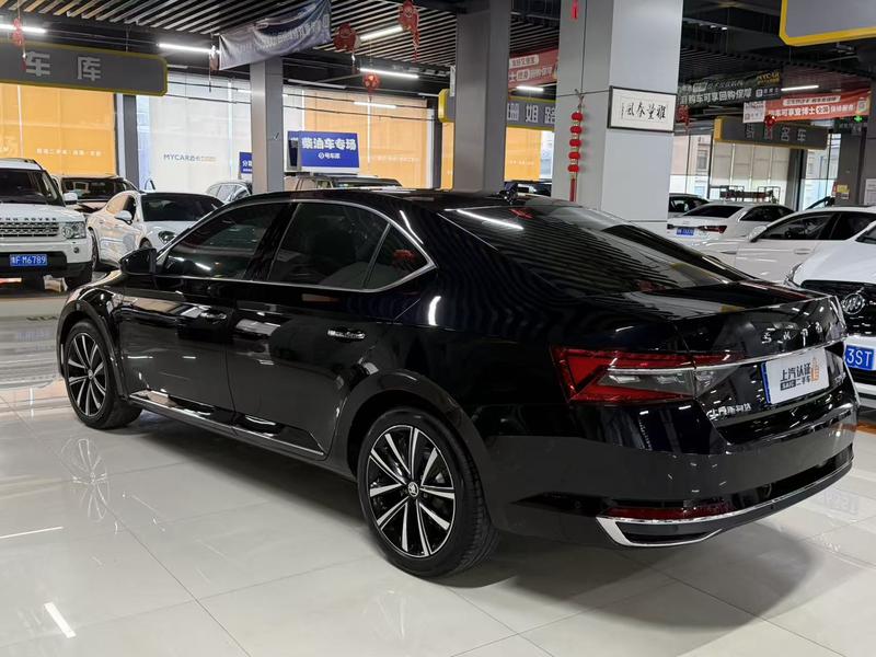 Skoda Superb - фото 3