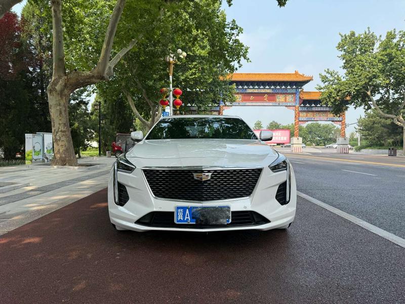 Cadillac CT6 - фото 1