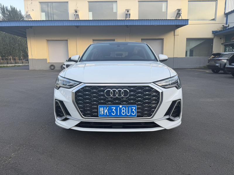 Audi Q3 Sportback - фото 1