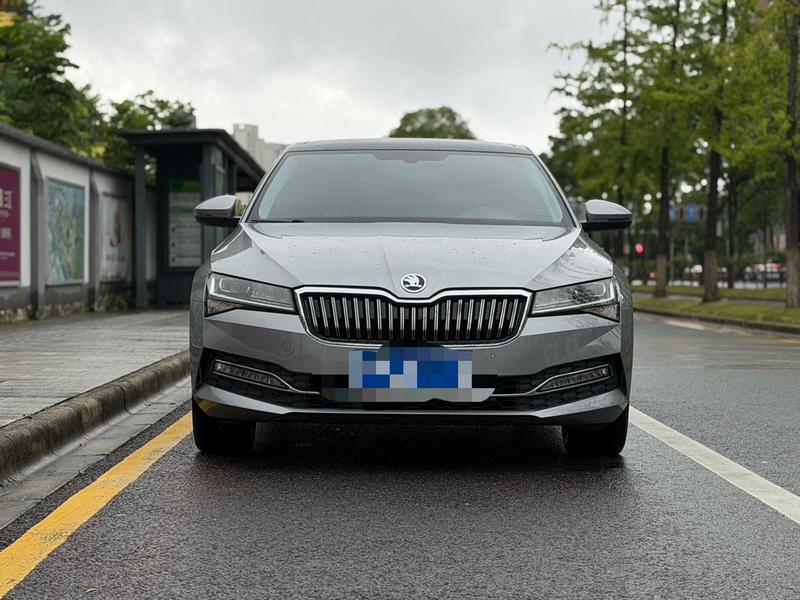 Skoda Superb - фото 1