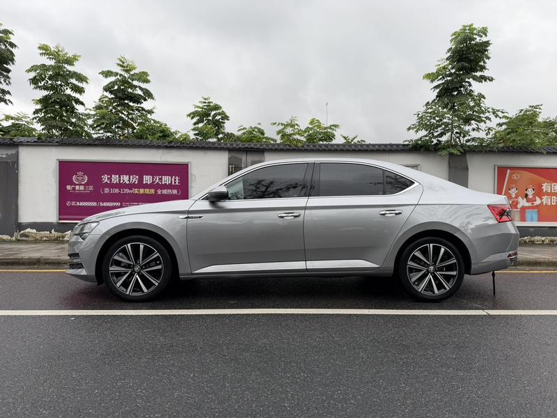 Skoda Superb - фото 3