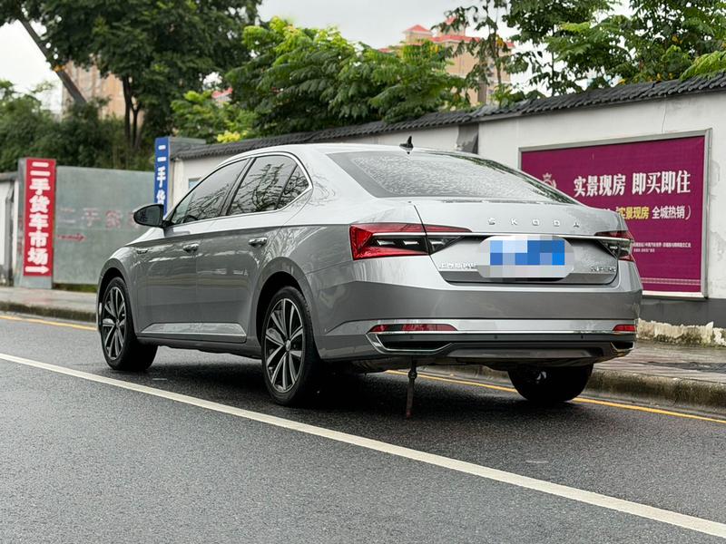 Skoda Superb - фото 4