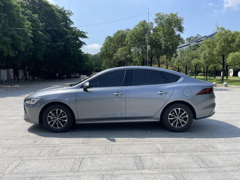 BYD Qin PLUS DM-i - фото 3