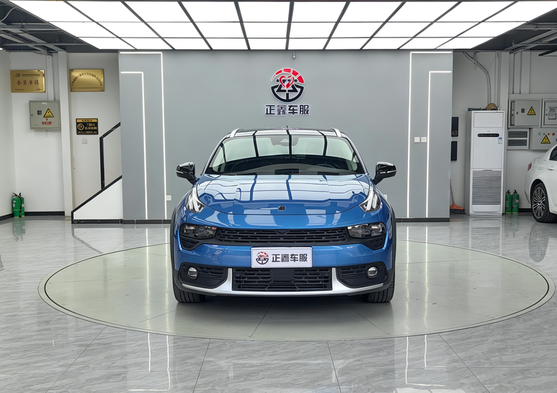 Lynk & Co 02 - фото 1