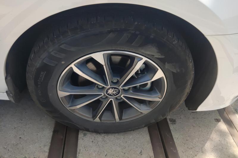BYD Qin PLUS DM-i - фото 3
