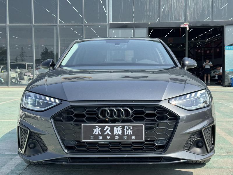 Audi A4L - фото 1