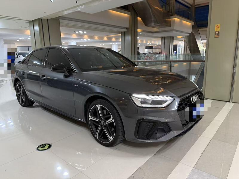 Audi A4L - фото 2