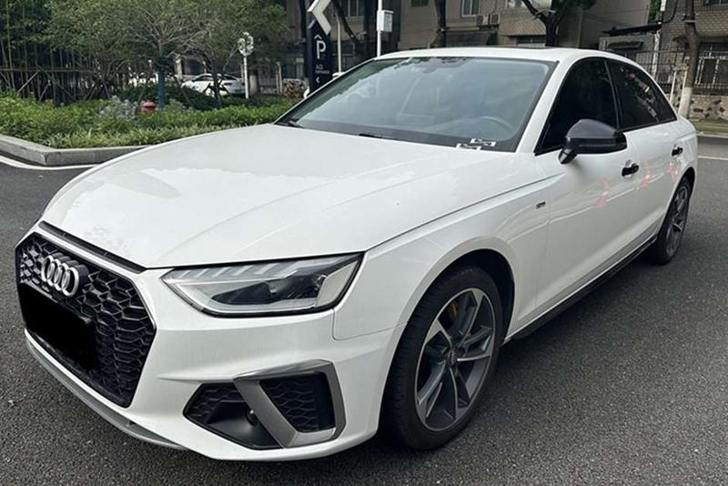Audi A4L - фото 0