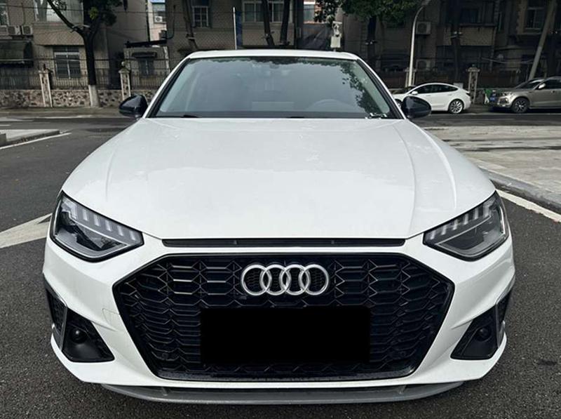 Audi A4L - фото 1
