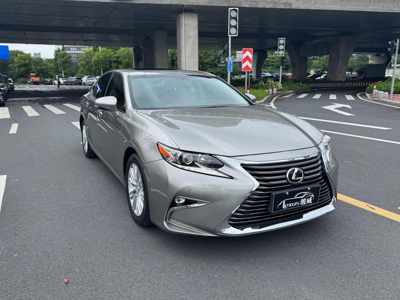 Lexus ES - фото 2
