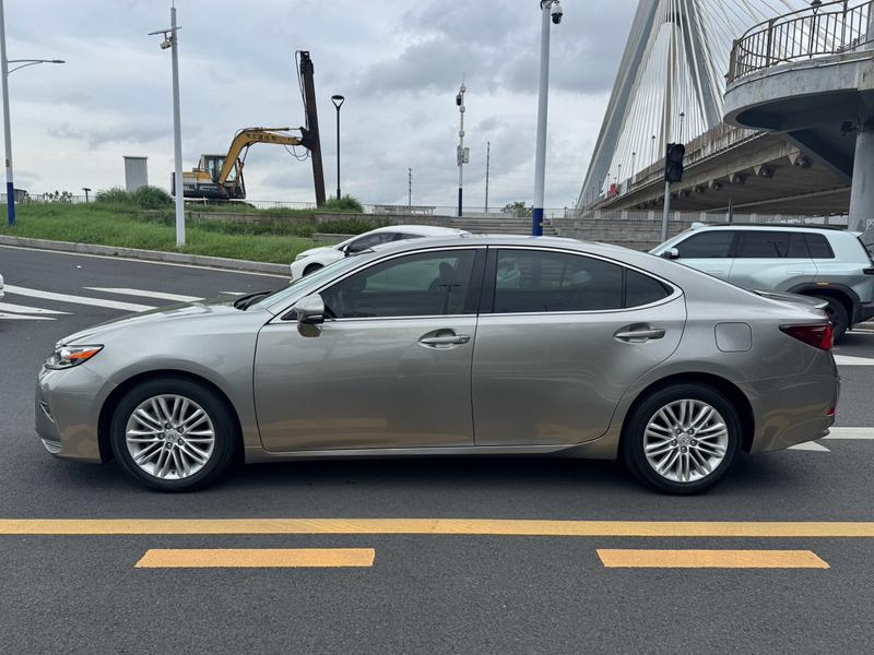 Lexus ES - фото 3