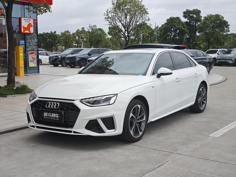 Audi A4L - фото 0