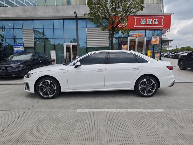 Audi A4L - фото 2