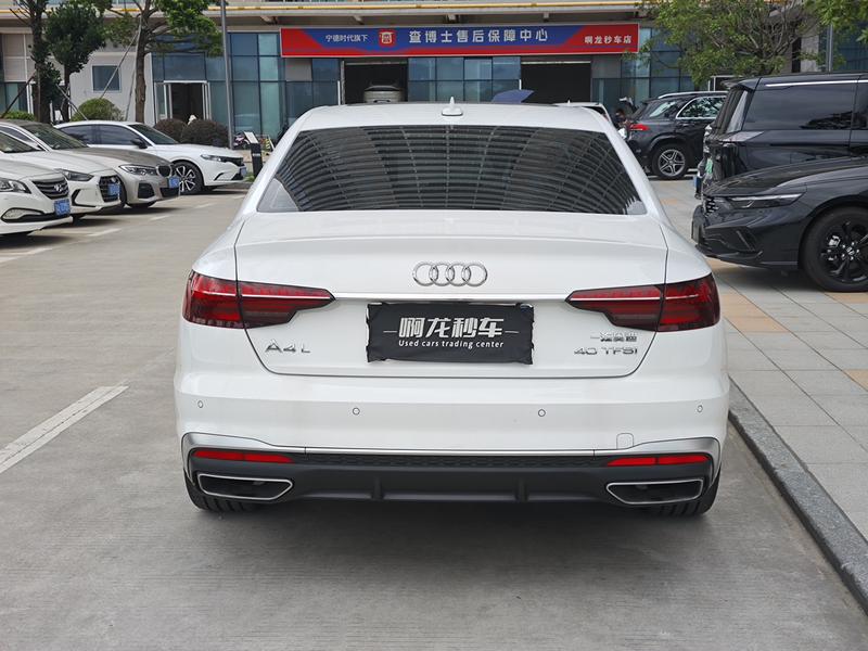 Audi A4L - фото 4