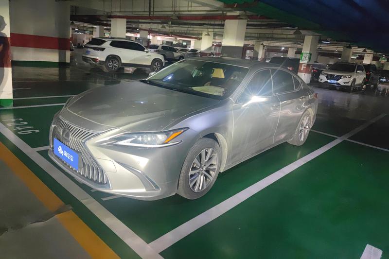 Lexus ES - фото 0