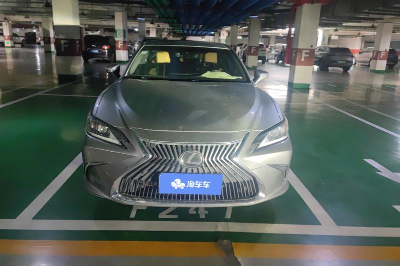 Lexus ES - фото 1