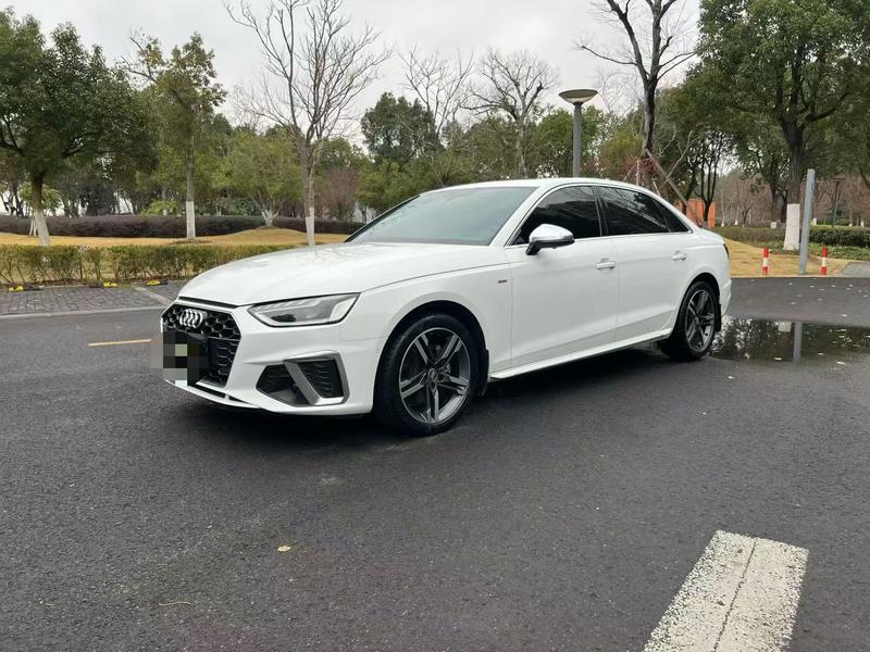Audi A4L - фото 0