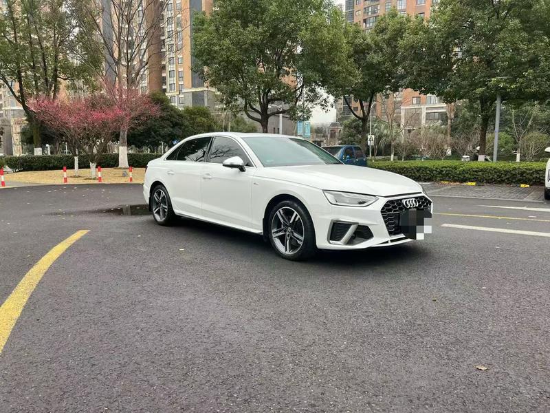 Audi A4L - фото 2