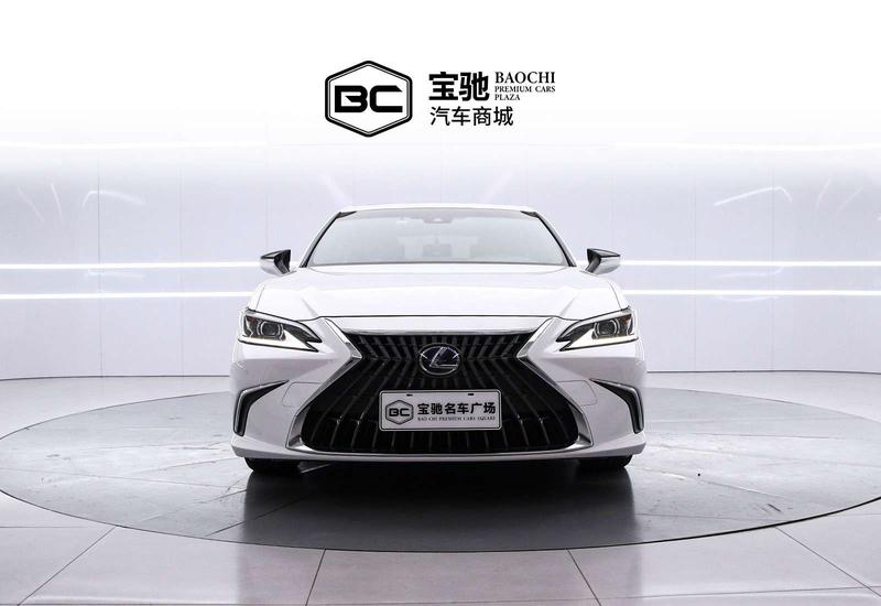 Lexus ES - фото 1