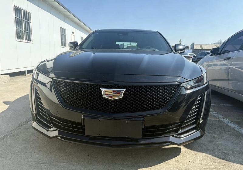 Cadillac CT5 - фото 1