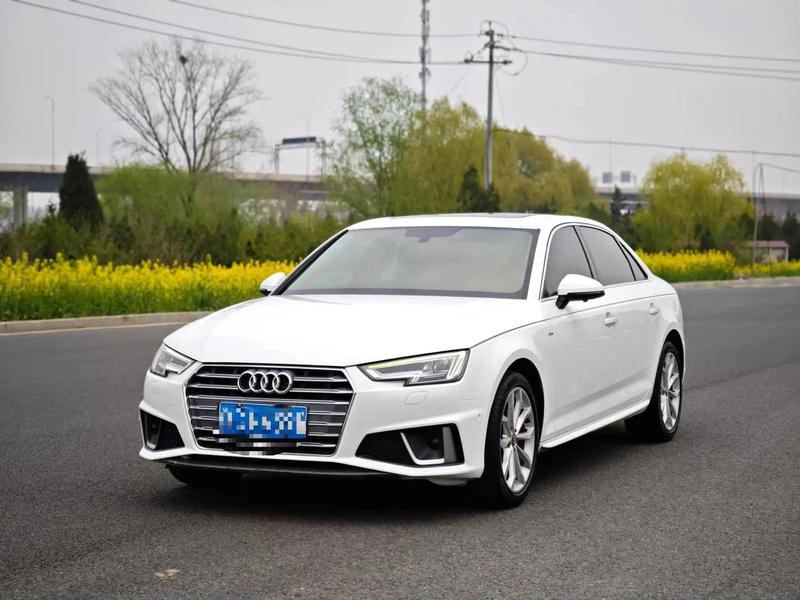 Audi A4L - фото 0