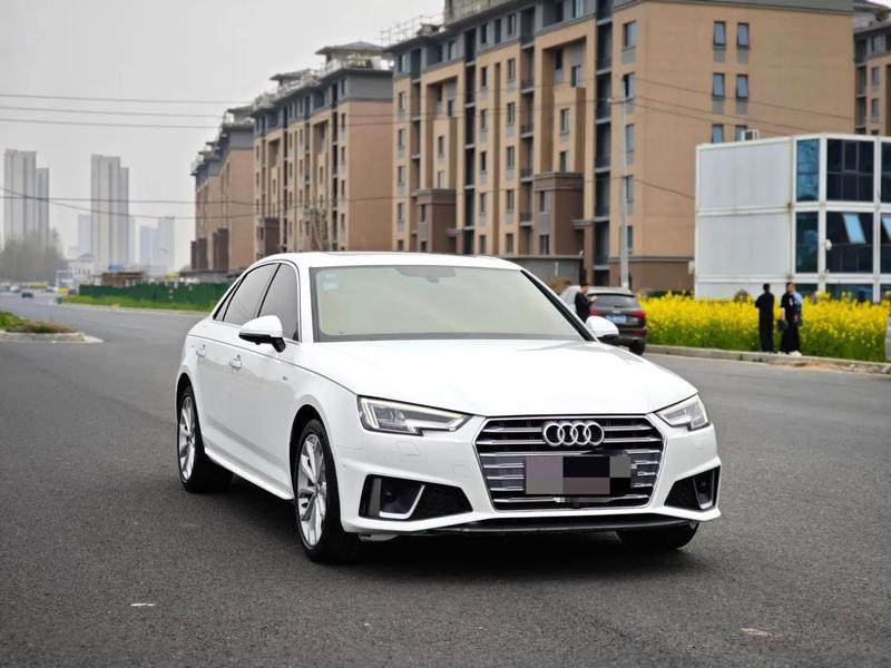 Audi A4L - фото 2