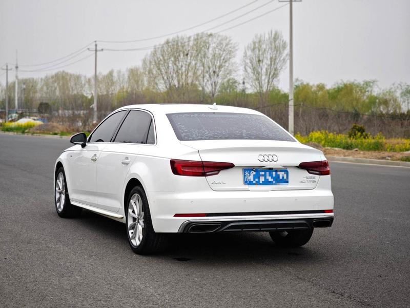 Audi A4L - фото 3